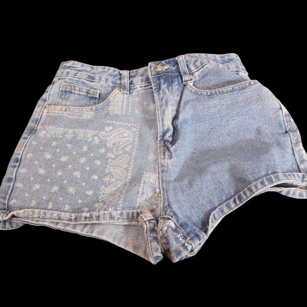 ✨ Angel Kiss Distressed Acid Wash Cut-Off Denim Shorts — Juniors 5/27 ✨